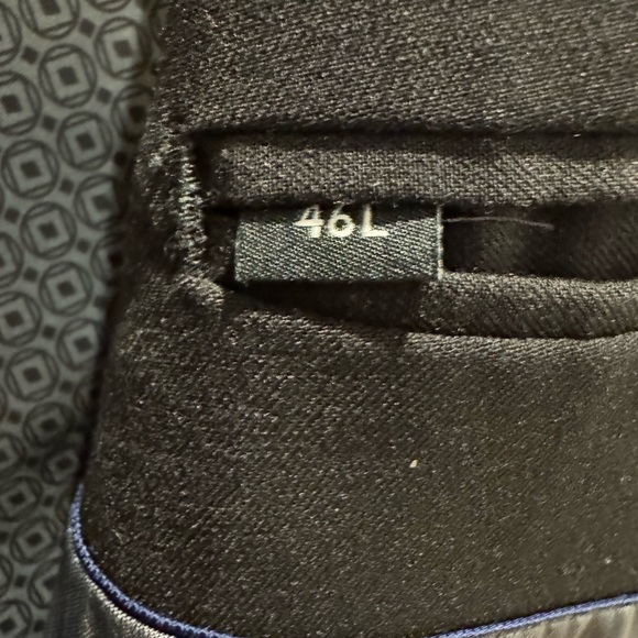 RW and Co 46L black suit. - Picture 3 of 5